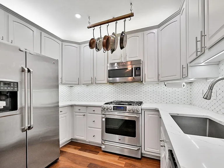 375 Kingston Ct #375 — Photo 7