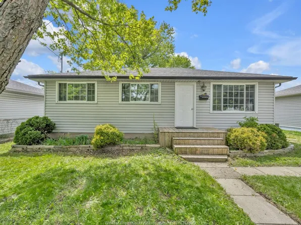 1583 Ferndale Ave, Windsor, ON N8T 2K3