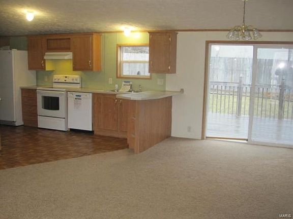 3rd image of 113 Mobile Manor Dr