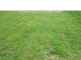 111 Hampshire Dr, Saint Albans, WV 25177