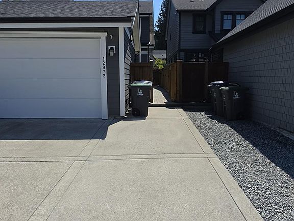 4th image of 12973 15a Ave