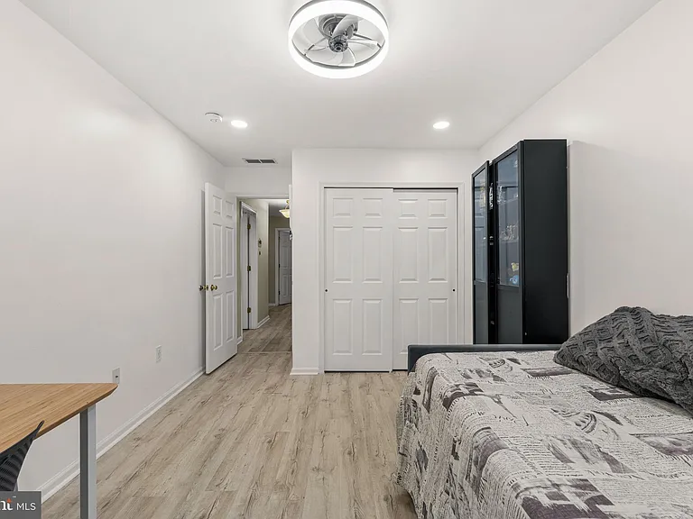 8 Henry Ct — Photo 18