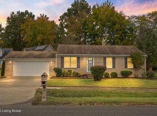 8412 Silver Fox Rd, Louisville, KY 40291