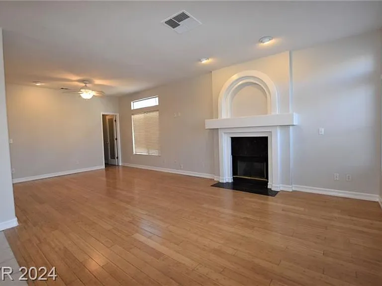2111 Fountain Springs Dr — Photo 3