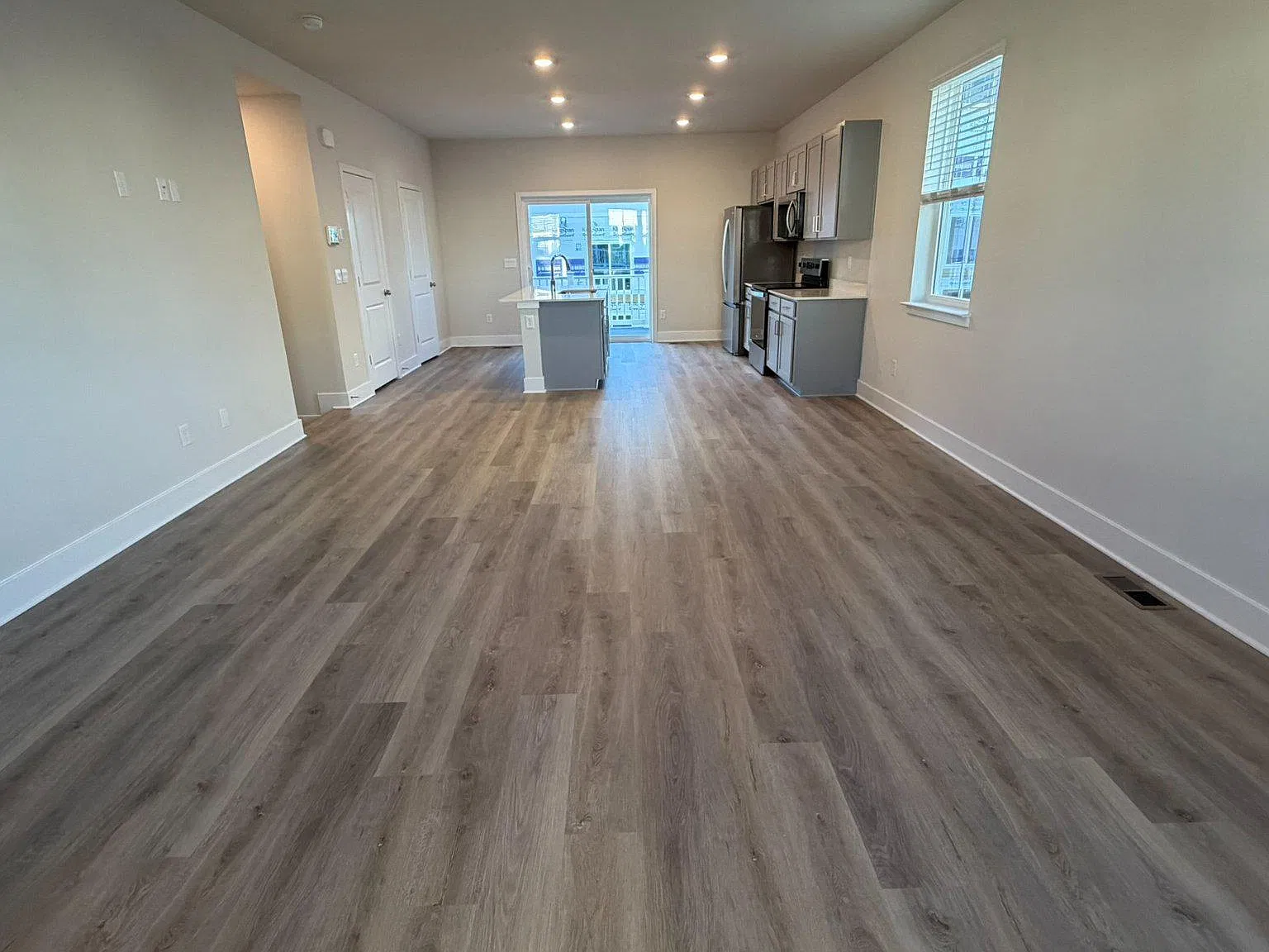 4 bed, 3.5 bath, 1889 sqft, $2,400 — Photo 4