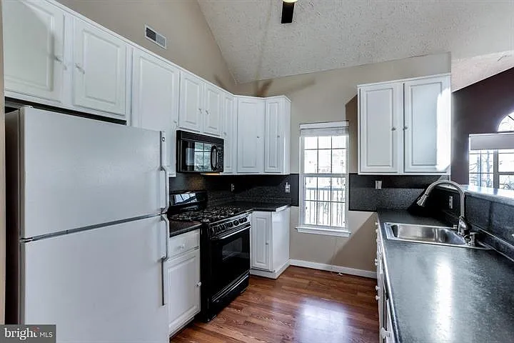 15602 Everglade Ln #301 — Photo 29
