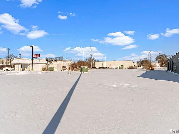 3rd image of 1019 E Bristol Rd