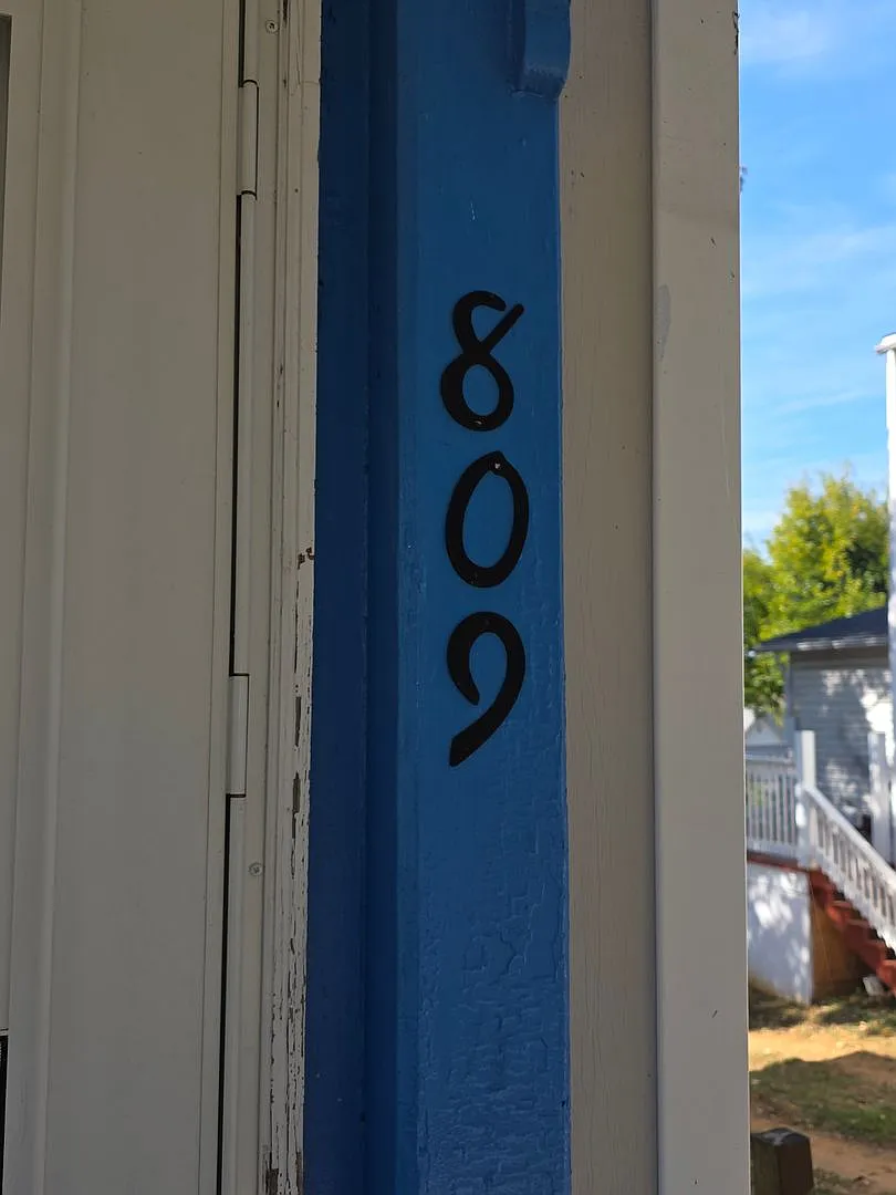 For Rent - 3 Bedroom, 1.5 Bath Duplex — Photo 2