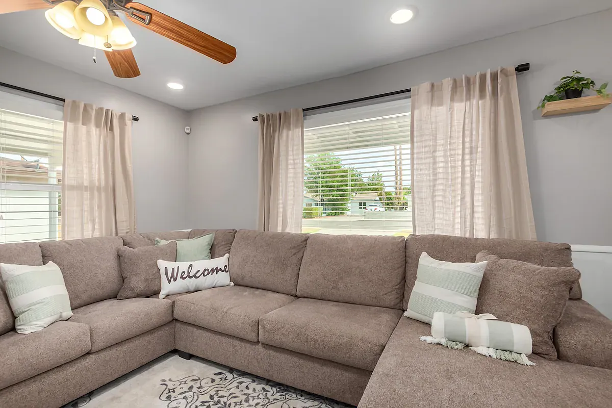 2 bed, 1100 sqft, $3,200 — Photo 2