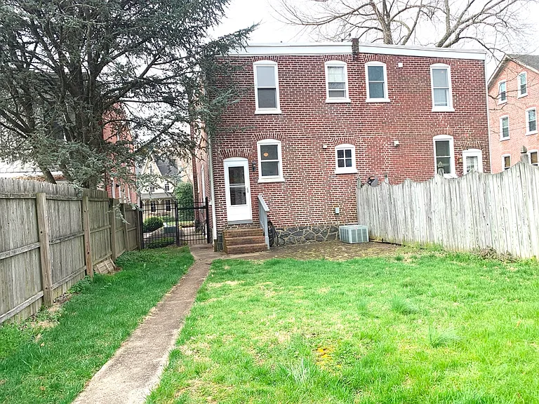 2413 W 16th St — Photo 25
