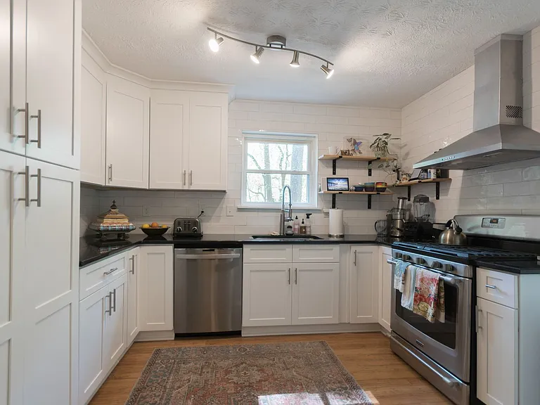 420 Sheringham Ct — Photo 5