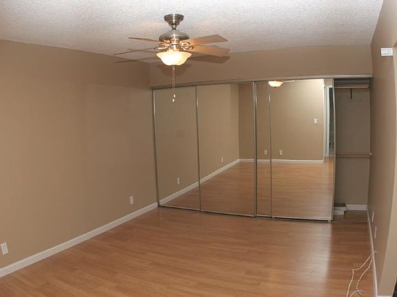 4th image of 3955 Village Dr Unit B