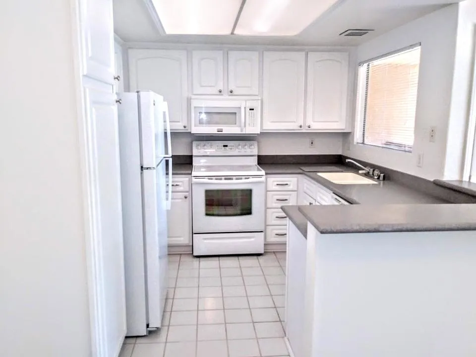 42140 Lyndie Ln — Photo 3
