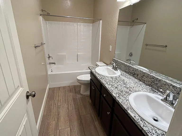 1025 S Crumal St — Photo 14
