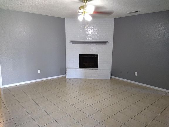 2nd image of 2827 Cottonwood Ln