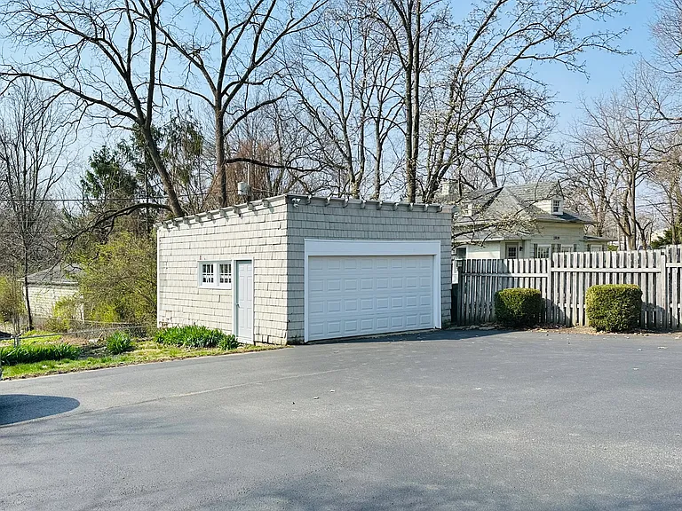 2829 E Main St — Photo 22