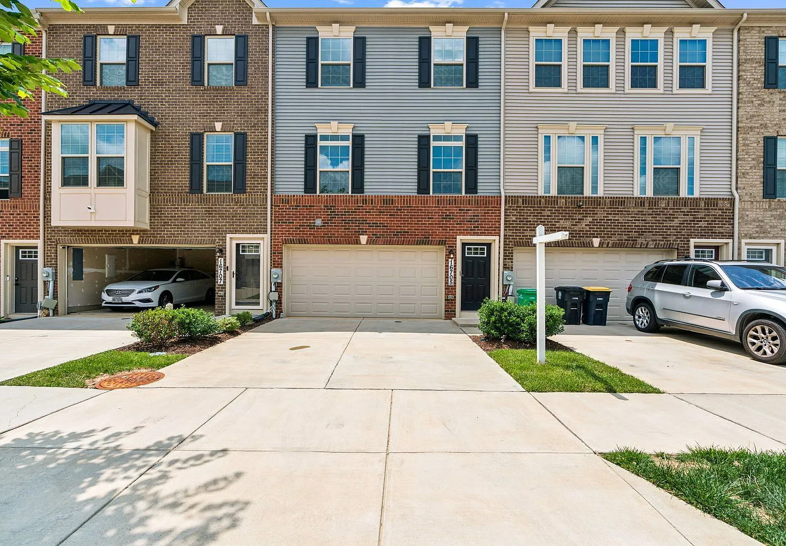 3 bed, 4.0 bath, 2350 sqft, $3,420 — Photo 2