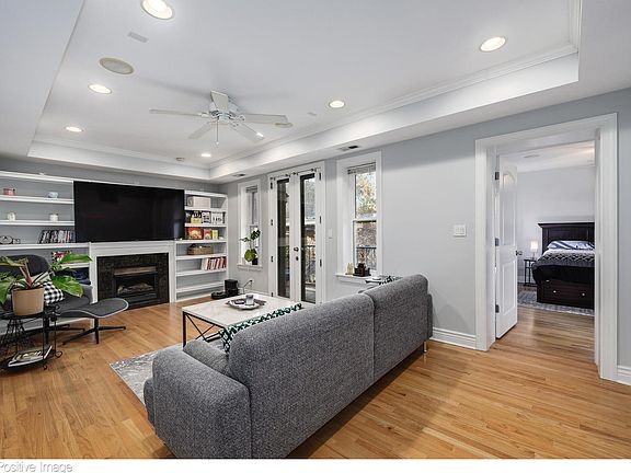 3rd image of 6331 N Glenwood Ave APT 2