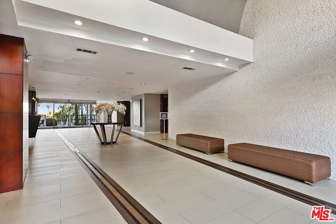 2 bed, 2.0 bath, 1009 sqft, $3,175 — Photo 3