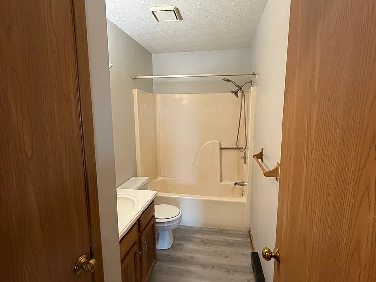 1530 Hawk Cir #A — Photo 6