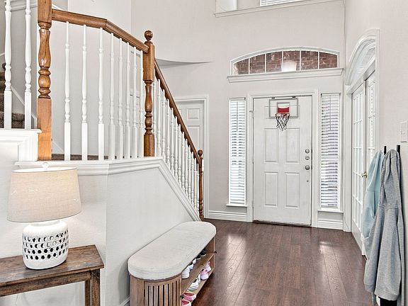 4th image of 629 Wyndham Cir