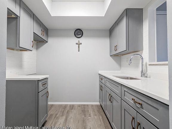 4th image of 45 Francine Ct