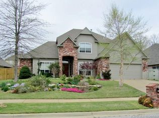 906 N Ivy Ln E, Sand Springs, OK 74063