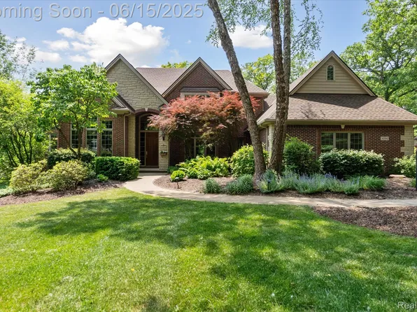 4294 Dominion Blvd, Brighton, MI 48114