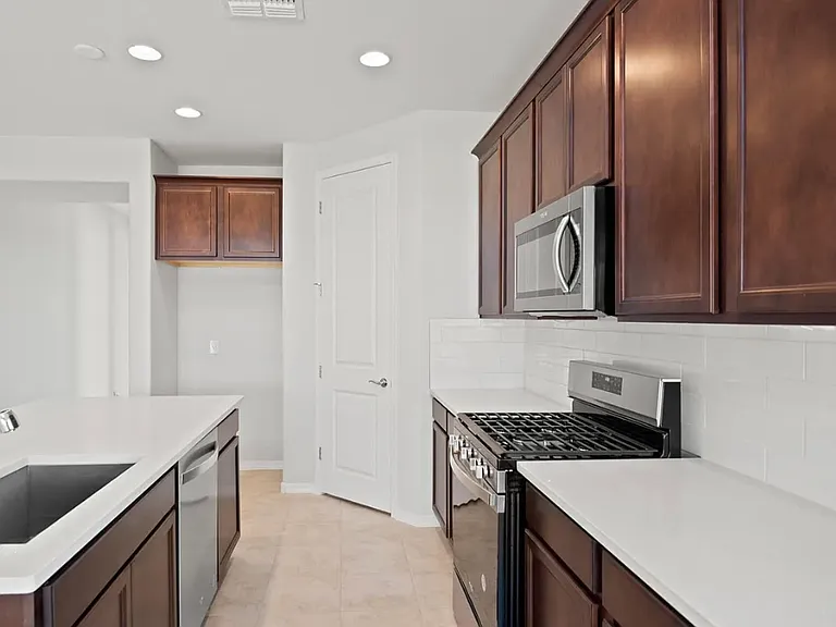 32325 N Vernal Ln — Photo 7