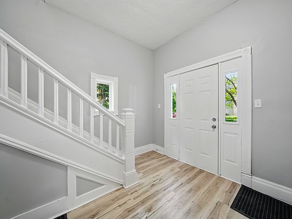 2nd image of 1900 Euclid Ave #2