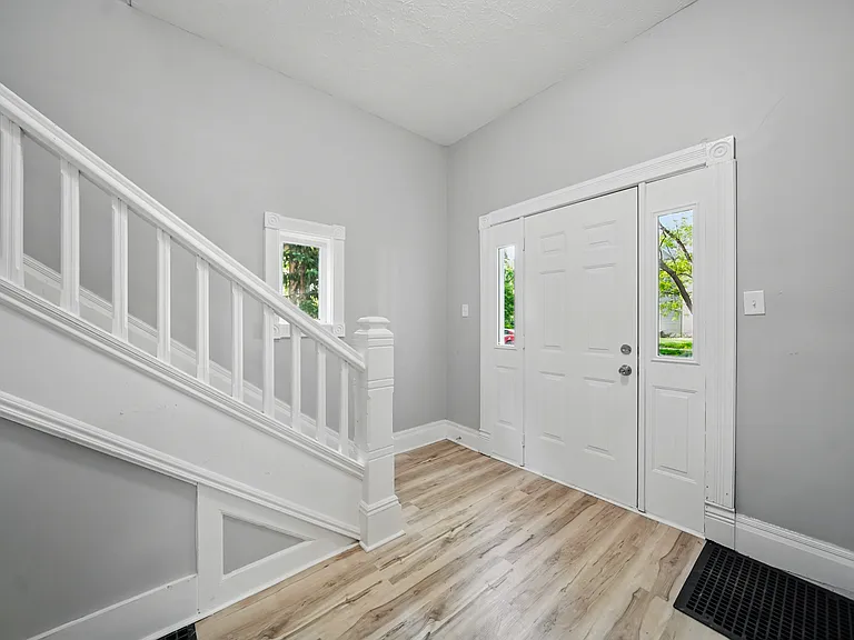 1900 Euclid Ave #1 — Photo 2