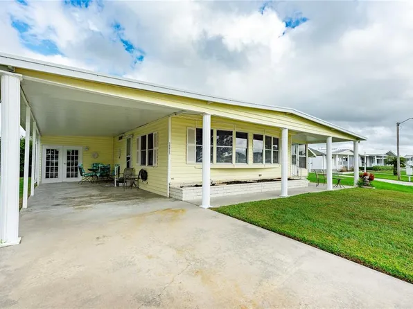 36635 Strand Dr, Zephyrhills, FL 33542