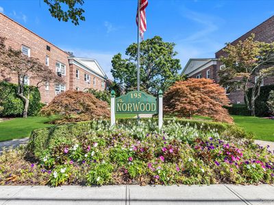 195 N Village Avenue #D4, Rockville Centre, NY, 11570