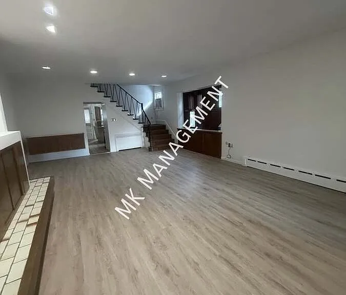 571 Charles Ave — Photo 37