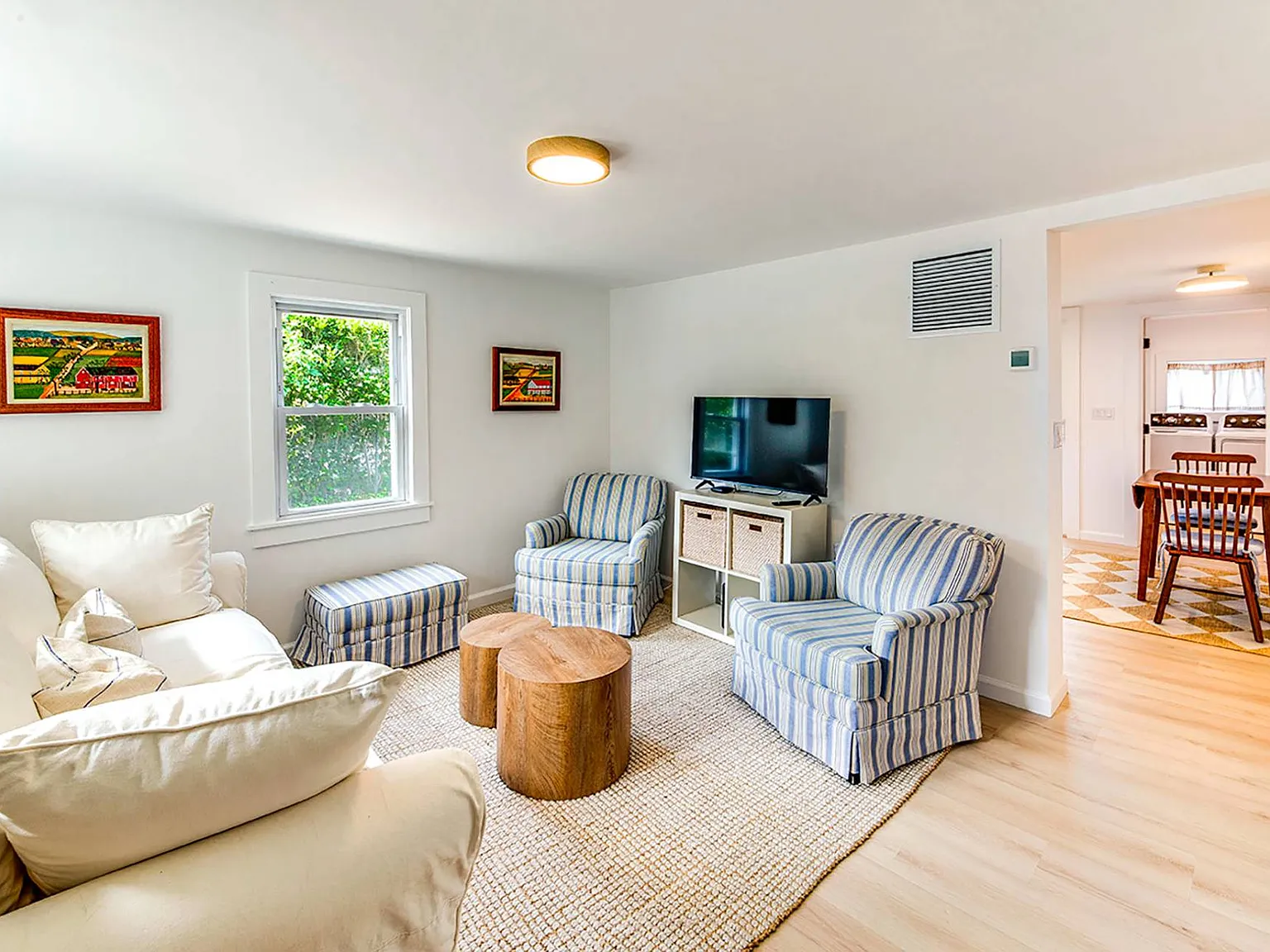 Location, Location, Location 2 bedroom Coastal Cottage — Photo 4