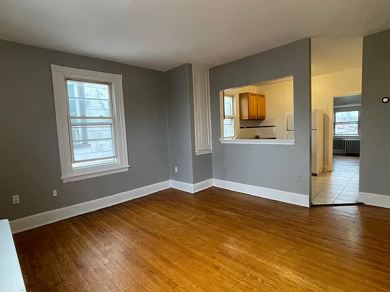 Third floor 1 BD 1 BA for $900/mo