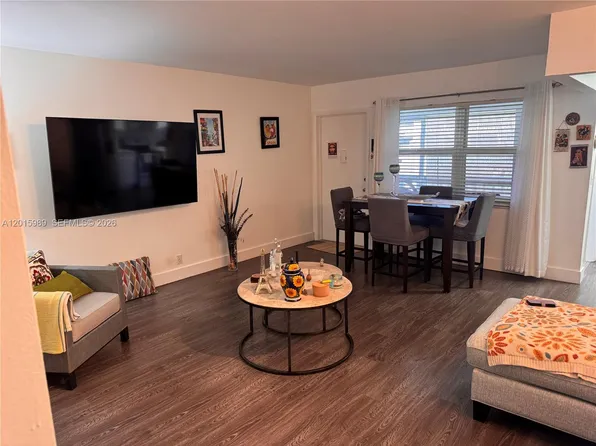 5300 Washington St APT J214, Hollywood, FL 33021