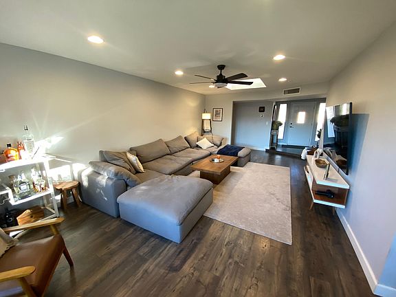 3rd image of 605 E La Jolla Dr