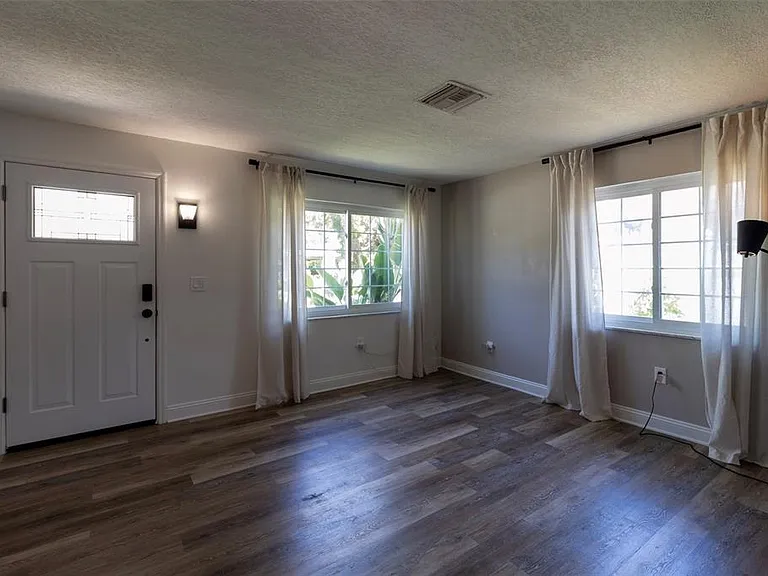 3018 19th Pl SW — Photo 7