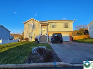 2013 Woodside Ct, Allentown, PA 18103