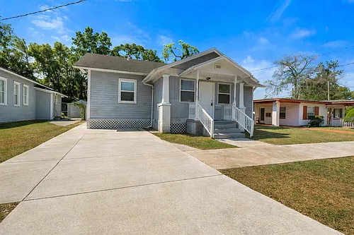 336 W 18th St Photo 1