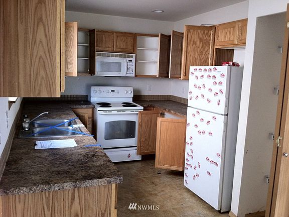 4th image of 19706 104th Avenue Ct E