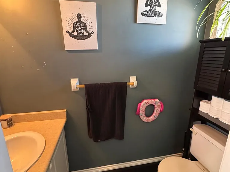20 Courtney Cres — Photo 3