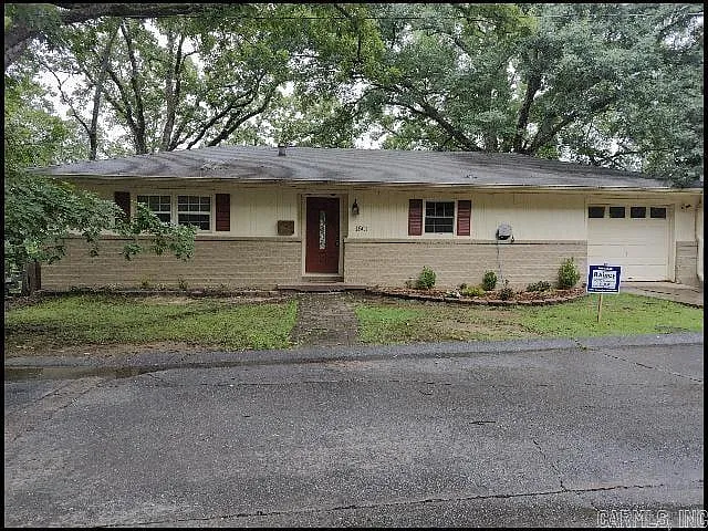 3 bed, 2.0 bath, 1949 sqft, $1,675 — Photo 2