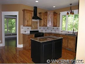 5th image of 63 Pine Mount Ct