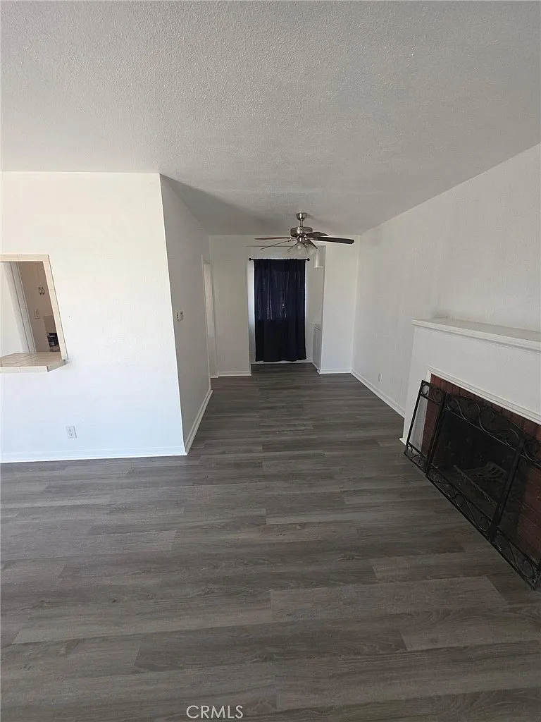 3 bed, 895 sqft, $1,300 — Photo 4
