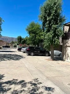 3 bed, 900 sqft, $2,400 — Photo 4