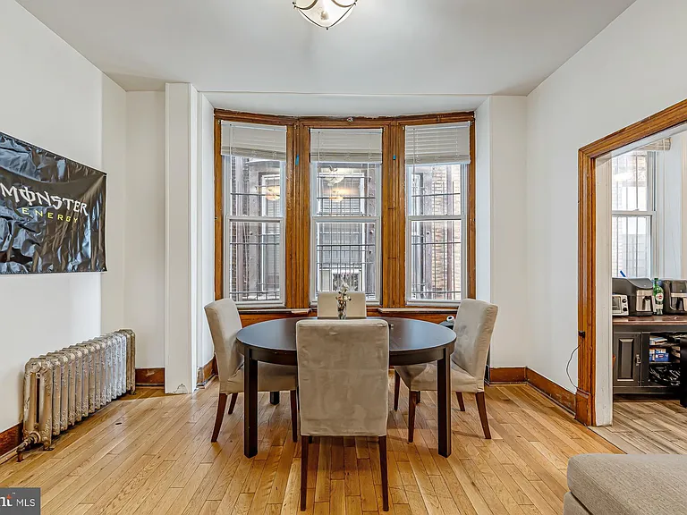 4011 Pine St — Photo 2