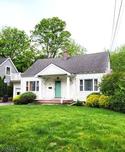 19 Rockaway Ave, Oakland, NJ, 07436
