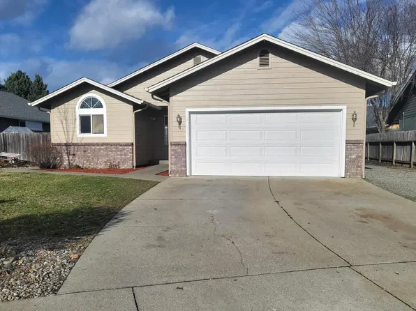 2116 SW Garden Valley Way, Grants Pass, OR 97526